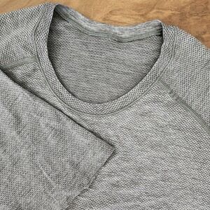 Lululemon Men's Metal Vent Tech Short Sleeve Shirt Gray Size Large Euc